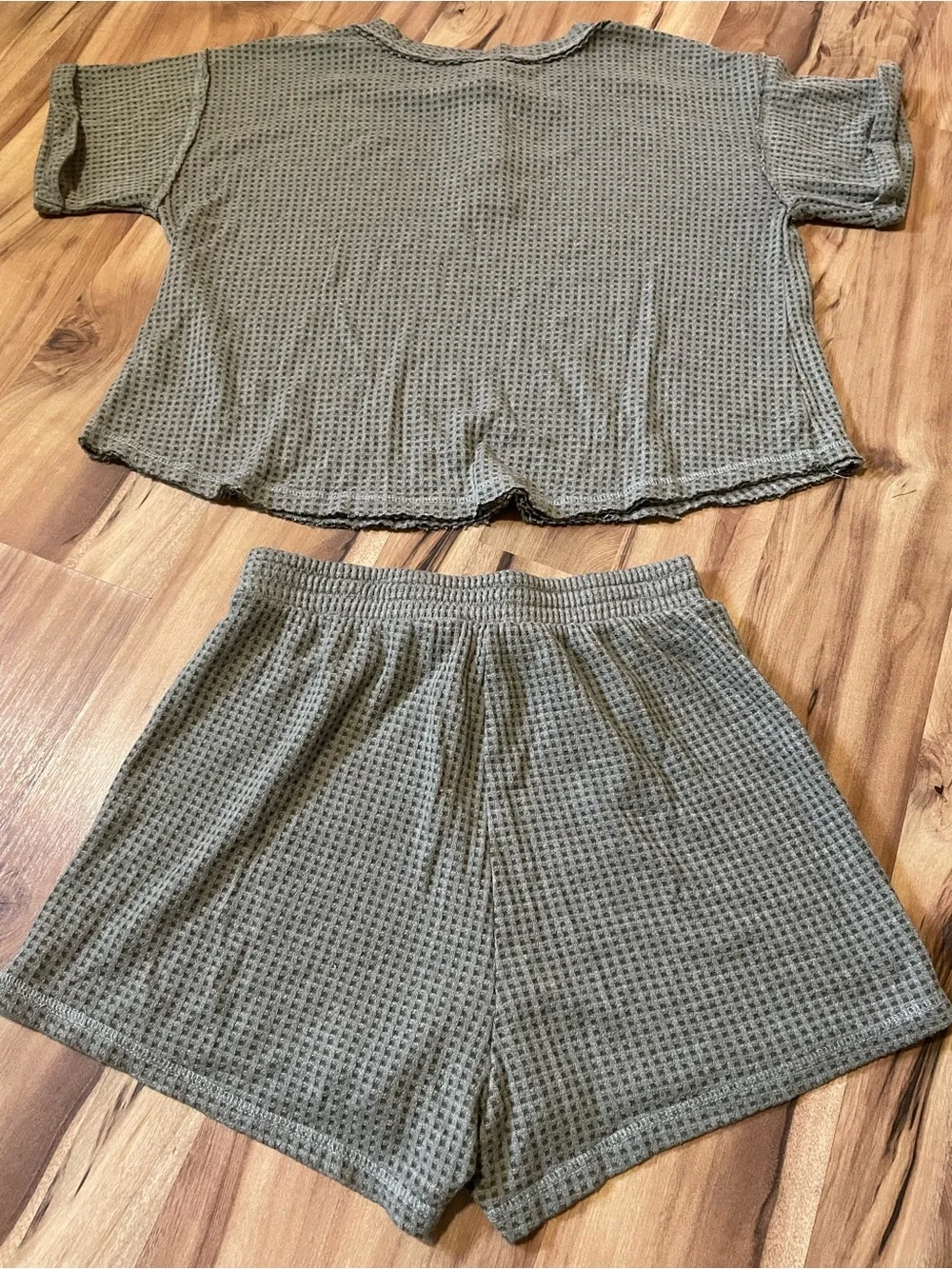 Mine Two Piece Waffle Knit Lounge Set Henley Top and Drawstring Shorts Sz S